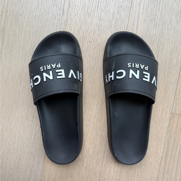 GIVENCHY RUBBER LOGO SLIDES (BLACK), US 9.5/10 - Picture 1 of 5